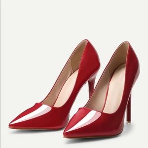 Point toe stiletto court heel